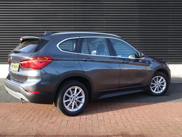 BMW X1 sDrive20i Centennial High Executive | Clima | Cruise | Navi | Leder | Stoelverwarming | Pano | Parkeer-assistent |
