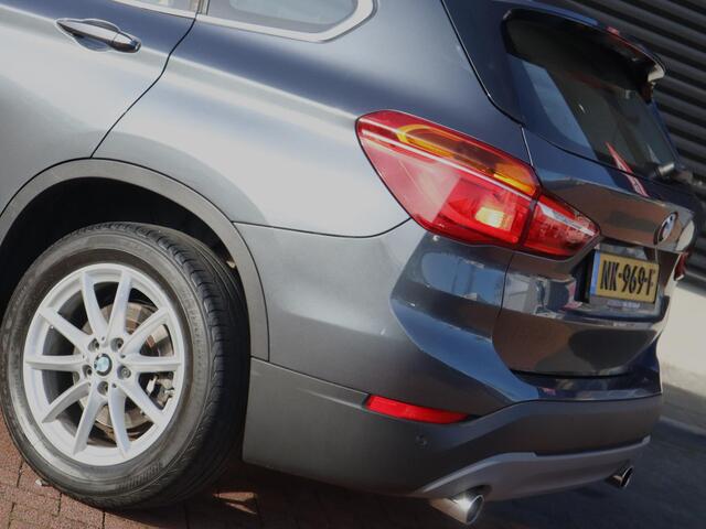 BMW X1 sDrive20i Centennial High Executive | Clima | Cruise | Navi | Leder | Stoelverwarming | Pano | Parkeer-assistent |
