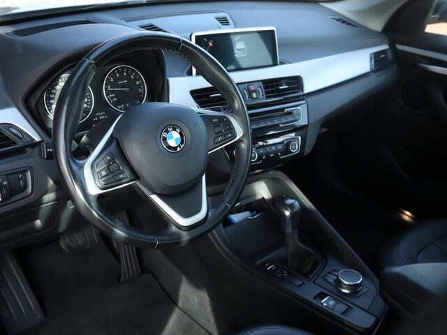 BMW X1 sDrive20i Centennial High Executive | Clima | Cruise | Navi | Leder | Stoelverwarming | Pano | Parkeer-assistent |