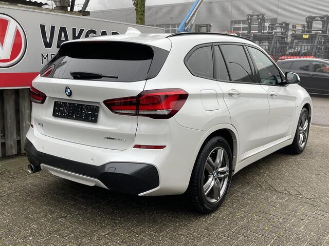 BMW X1 xDrive25e High Executive M Sport 18"/Stoelverwarming/Sportstoelen/Elektrische Klep/LED/DAB/Navigatie/PDC