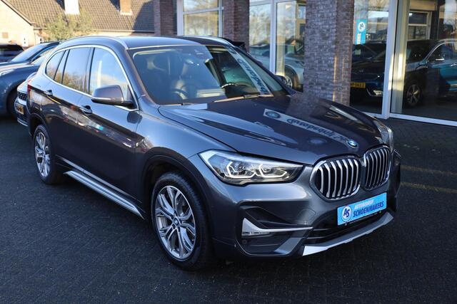 BMW X1 xDrive25e High Executive Edition PLUG-IN! LEER TREKHAAK-AFN HUD CAMERA CRUISE DAB NAVI STOELVERWARMING 2XPDC CLIMA ELEC-KOFFERBAK 18"LMV