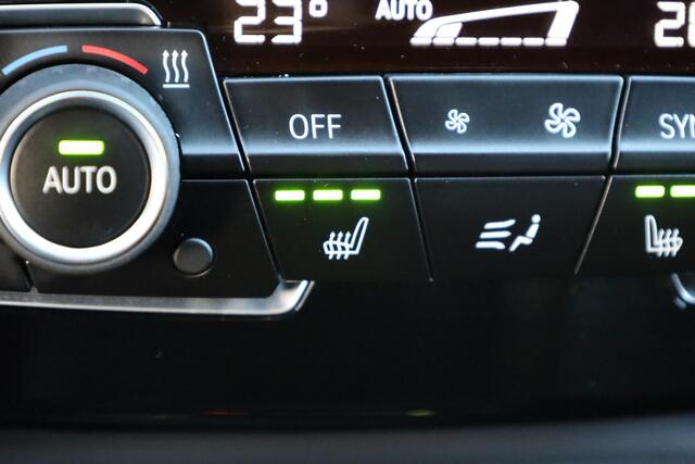 BMW X1 xDrive25e High Executive Edition PLUG-IN! LEER TREKHAAK-AFN HUD CAMERA CRUISE DAB NAVI STOELVERWARMING 2XPDC CLIMA ELEC-KOFFERBAK 18"LMV