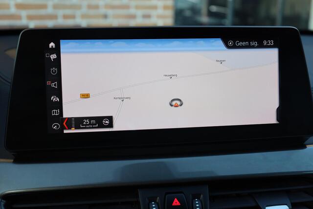 BMW X1 xDrive25e High Executive Edition PLUG-IN! LEER TREKHAAK-AFN HUD CAMERA CRUISE DAB NAVI STOELVERWARMING 2XPDC CLIMA ELEC-KOFFERBAK 18"LMV