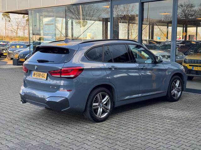 BMW X1 sDrive18i High Executive - navi - stoelverwarming - trekhaak