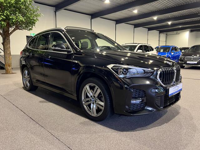 BMW X1 xDrive25e High Executive M-Sport | Panorama | HUD | el stoelen | Camera | Stuurverwarming