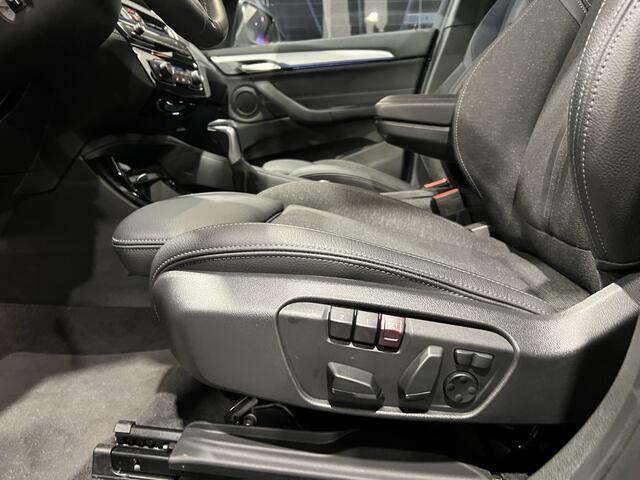 BMW X1 xDrive25e High Executive M-Sport | Panorama | HUD | el stoelen | Camera | Stuurverwarming