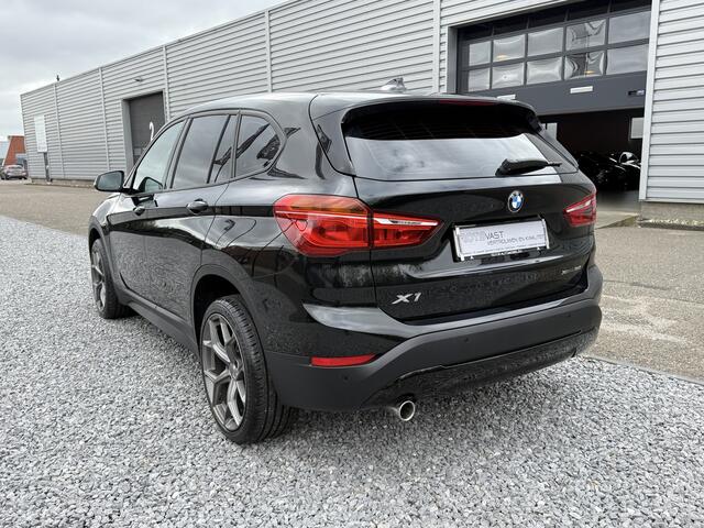BMW X1 sDrive18i Exe Aut Nav|Cruis|PDC|LED Zwart