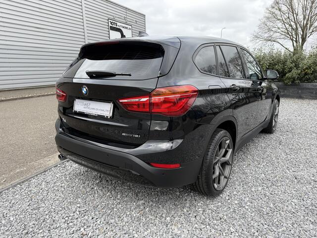 BMW X1 sDrive18i Exe Aut Nav|Cruis|PDC|LED Zwart