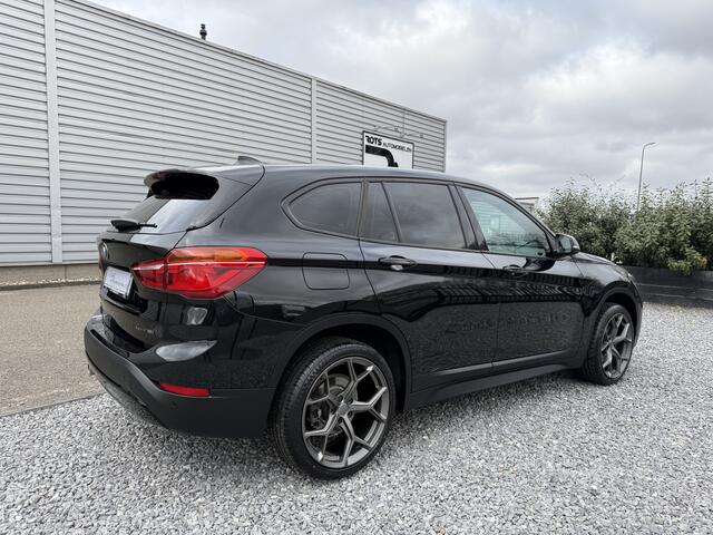 BMW X1 sDrive18i Exe Aut Nav|Cruis|PDC|LED Zwart