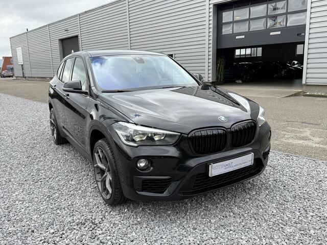 BMW X1 sDrive18i Exe Aut Nav|Cruis|PDC|LED Zwart