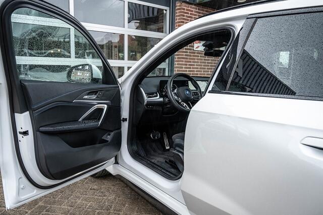 BMW X1 25e xDrive M Sport | Shadow | Driving Ass. Plus | Camera | Adapt. Led | Stoelverwarming | 18 Inch |