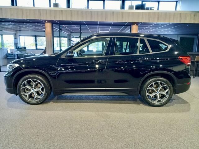 BMW X1 sDrive20i Executive Edition X-Line | Facelift | Panorama | HUD | Leder beige | Camera | NAP