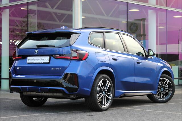 BMW X1 xDrive25e M Sport Automaat / Trekhaak / Sportstoelen / Adaptieve LED / M Adaptief onderstel / Comfort Access / Parking Assistant