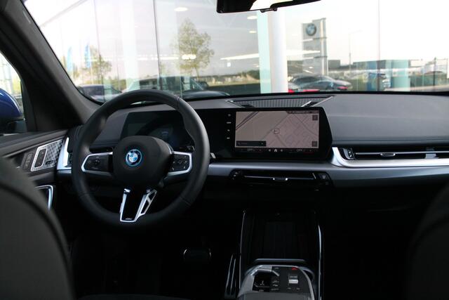 BMW X1 xDrive25e M Sport Automaat / Trekhaak / Sportstoelen / Adaptieve LED / M Adaptief onderstel / Comfort Access / Parking Assistant