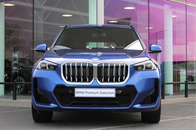 BMW X1 xDrive25e M Sport Automaat / Trekhaak / Sportstoelen / Adaptieve LED / M Adaptief onderstel / Comfort Access / Parking Assistant