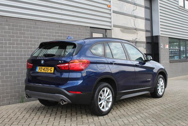 BMW X1 sDrive20i High Executive / Camera / HUD / Keyless / N.A.P.