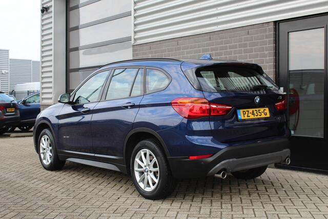 BMW X1 sDrive20i High Executive / Camera / HUD / Keyless / N.A.P.
