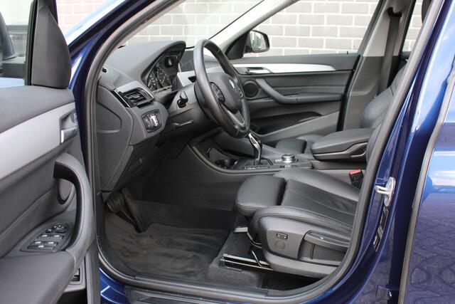 BMW X1 sDrive20i High Executive / Camera / HUD / Keyless / N.A.P.