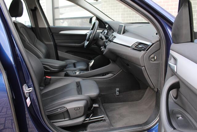 BMW X1 sDrive20i High Executive / Camera / HUD / Keyless / N.A.P.
