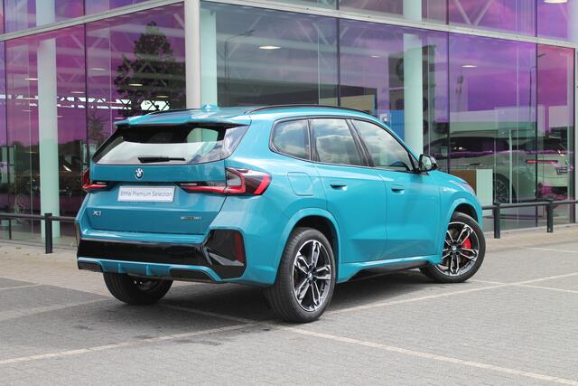 BMW X1 sDrive18i M Sport Automaat / Trekhaak / Sportstoelen / Adaptieve LED / M Adaptief onderstel / Comfort Access / Memory Seats / Stuurverwarming