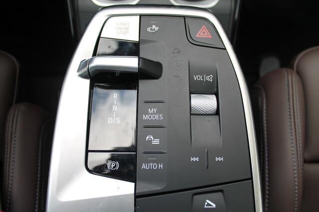 BMW X1 sDrive18i M Sport Automaat / Trekhaak / Sportstoelen / Adaptieve LED / M Adaptief onderstel / Comfort Access / Memory Seats / Stuurverwarming