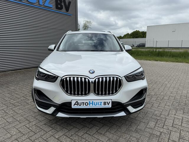 BMW X1 xDrive25e xLine Panoramadak Stuurverwarming Head-Up Display Achteruitrijcamera ACC