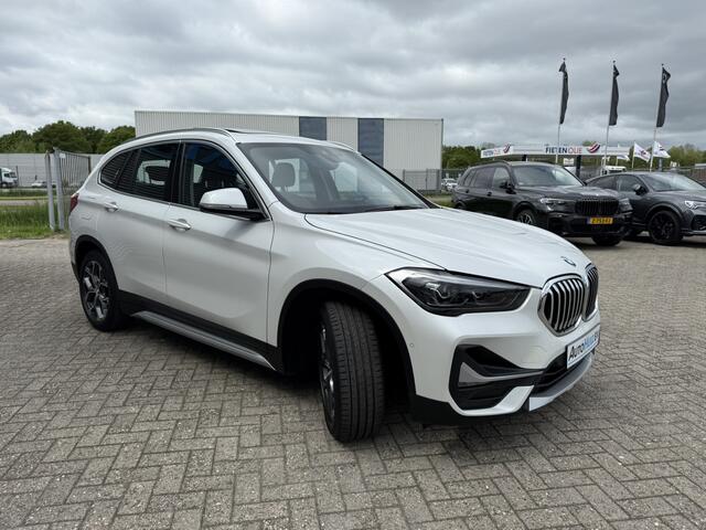 BMW X1 xDrive25e xLine Panoramadak Stuurverwarming Head-Up Display Achteruitrijcamera ACC