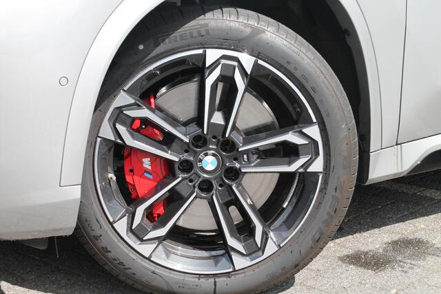 BMW X1 sDrive20i High Executive M Sport Automaat / Panoramadak / Sportstoelen / Parking Assistant Plus / Adaptief M Onderstel / Head-Up / Comfort Access