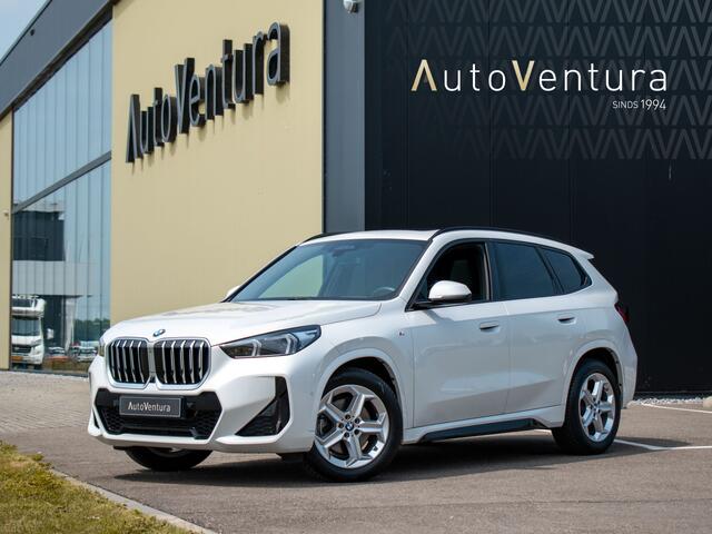 BMW X1 sDrive20i Steptronic M-Sport | Trekhaak | Elektrische stoelen | Adap. LED | Harman Kardon | Schuif-kantel Pano | 360 Camera