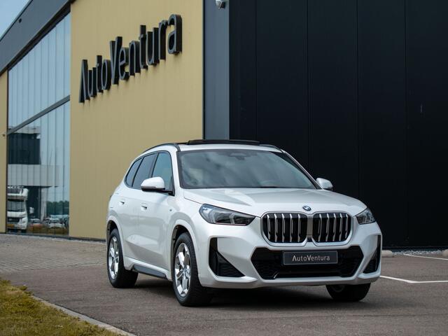 BMW X1 sDrive20i Steptronic M-Sport | Trekhaak | Elektrische stoelen | Adap. LED | Harman Kardon | Schuif-kantel Pano | 360 Camera