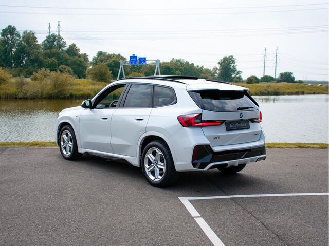BMW X1 sDrive20i Steptronic M-Sport | Trekhaak | Elektrische stoelen | Adap. LED | Harman Kardon | Schuif-kantel Pano | 360 Camera