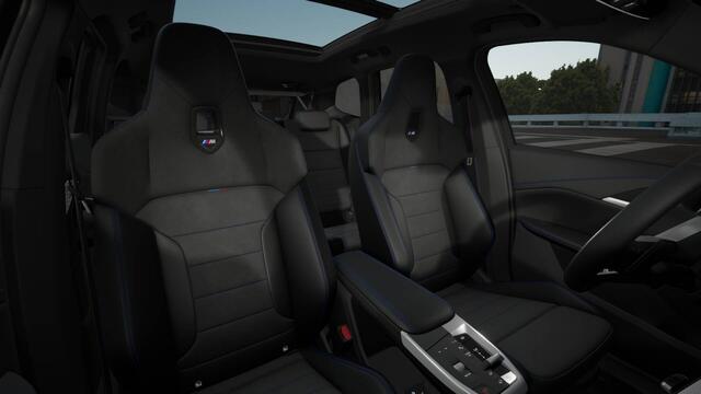 BMW X1 xDrive25e High Executive M Sport Automaat / Panoramadak / Trekhaak / M Sportstoelen / Adaptieve LED / M Adaptief onderstel / Parking Assistant Plus / Stuurverwarming