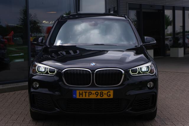 BMW X1 sDrive18i M-Sport High Executive 140 PK Automaat, Panoramadak, LED Koplampen , Leder bekleding.