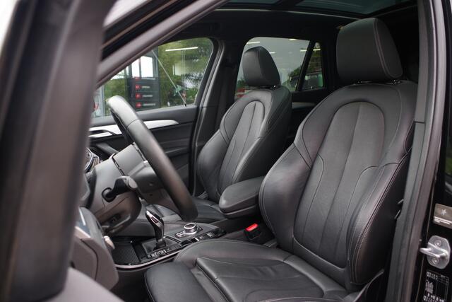BMW X1 sDrive18i M-Sport High Executive 140 PK Automaat, Panoramadak, LED Koplampen , Leder bekleding.