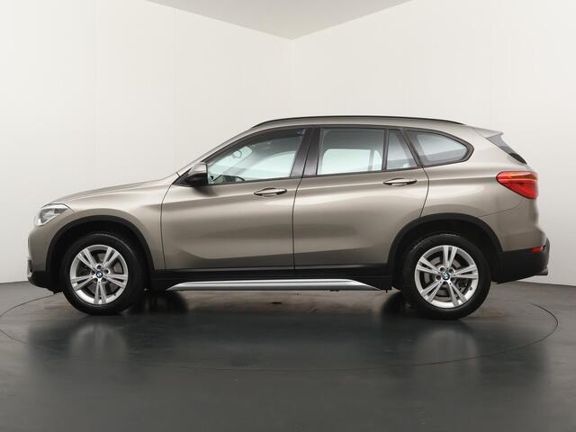 BMW X1 sDrive20i 192pk High Executive Automaat - Lederen bekleding - Navigatie - Trekhaak