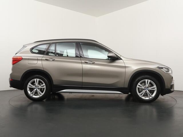 BMW X1 sDrive20i 192pk High Executive Automaat - Lederen bekleding - Navigatie - Trekhaak