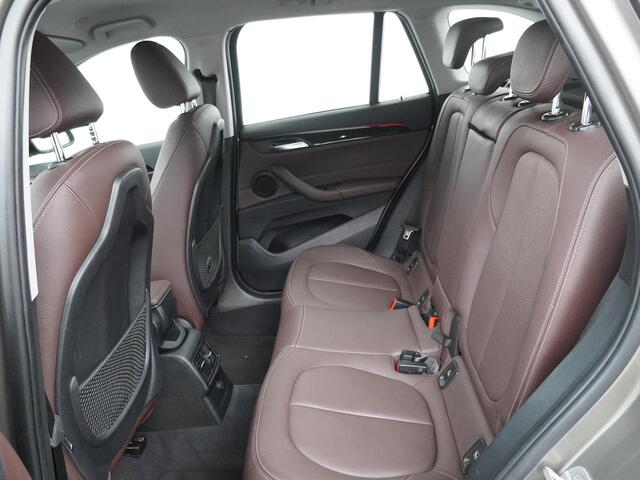 BMW X1 sDrive20i 192pk High Executive Automaat - Lederen bekleding - Navigatie - Trekhaak