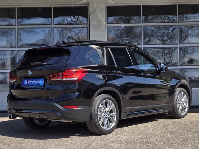 BMW X1 xDrive25e eDrive Sport Line | PANORAMA | SPORTSTOELEN | ELEKTR. ACHTERKLEP | CAMERA |