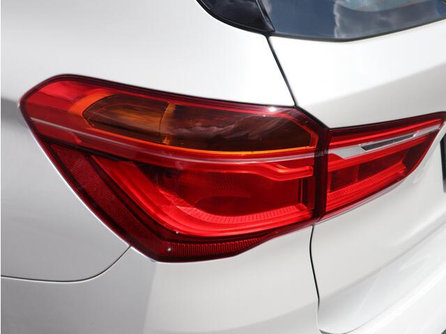 BMW X1 xDrive20i High Executive | Head Up | Panorama dak | Trekhaak |