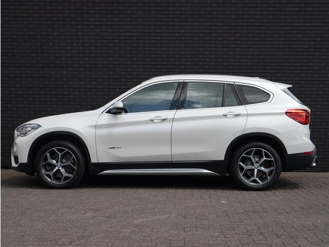 BMW X1 xDrive20i High Executive | Head Up | Panorama dak | Trekhaak |