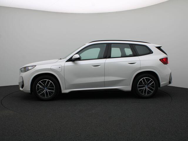 BMW X1 xDrive30e M Sportpakket | Premium Pack | Adaptief M Onderstel | Comfort Access | Trekhaak | Driving Assistant Plus | 18''