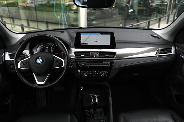 BMW X1 sDrive20i High Executive xLine Automaat / LED / Head-Up / Park Assistant / Stoelverwarming / Cruise Control / Navigatie Plus