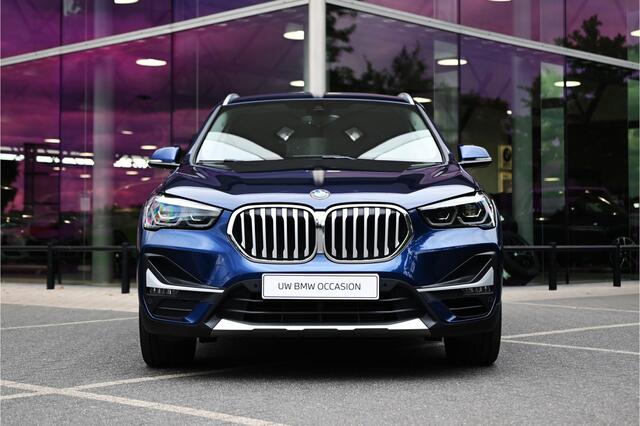 BMW X1 sDrive20i High Executive xLine Automaat / LED / Head-Up / Park Assistant / Stoelverwarming / Cruise Control / Navigatie Plus