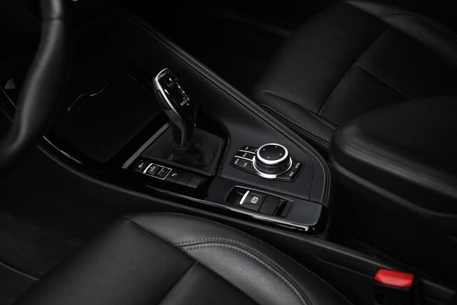 BMW X1 sDrive20i High Executive xLine Automaat / LED / Head-Up / Park Assistant / Stoelverwarming / Cruise Control / Navigatie Plus