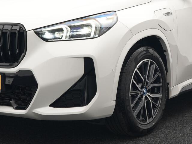 BMW X1 xDrive30e M-sport Plug in Hybrid | PHEV | Adaptive Cruise | Head-up Display | 360 Camera | Carplay | Stoelen Verwarmd | Sfeerverlichting |