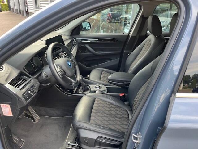 BMW X1 xDRIVE 25e X-LINE PDC NAVI GROOT SCHERM
