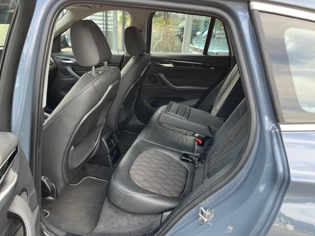 BMW X1 xDRIVE 25e X-LINE PDC NAVI GROOT SCHERM