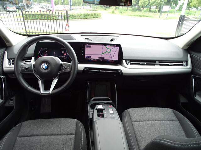 BMW X1 xDrive23i Head-Up-Live Cockpit Pro-Parkeerhulp Plus-Pro pakket-Ada Ledkoplamp-18''LM Velgen