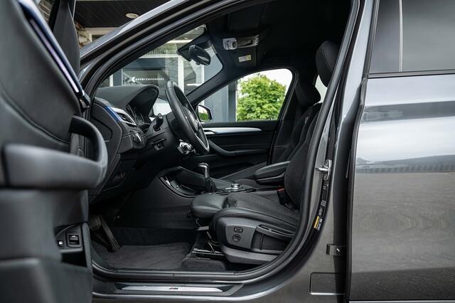 BMW X1 25e xDrive M Sport | Stoelverwarming | Trekhaak | Camera | Hifi-audio | Head-Up | Keyless | Stuurwielverwarming | 19' inch |