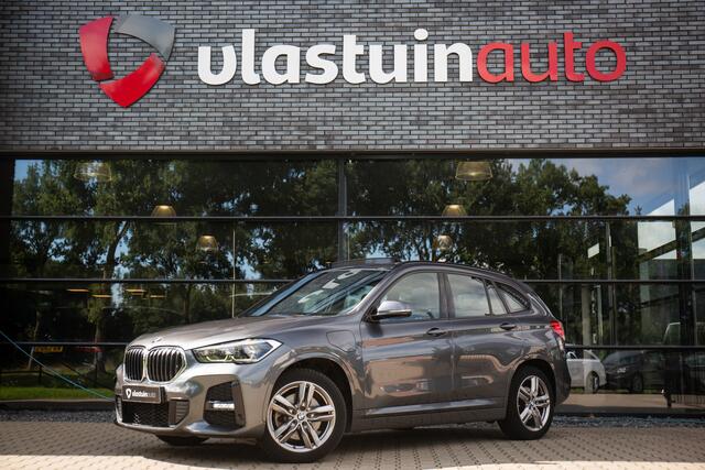 BMW X1 xDrive25e Executive Glazen panoramadak, Head-up display, Achteruitrijcamera, Sfeerverlichting,